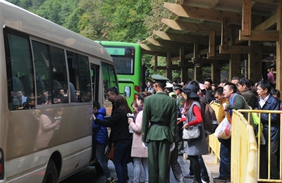 十一黄金周第四天:九寨沟景区游客接待量达最大承载量